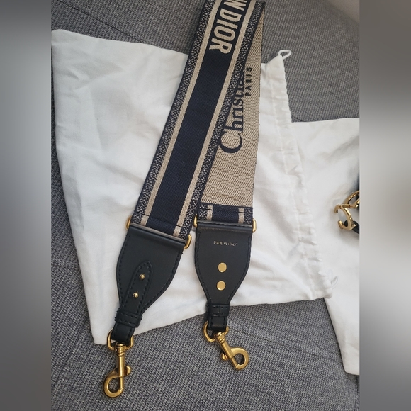 Like new dior mini saddle bag - Picture 3 of 6